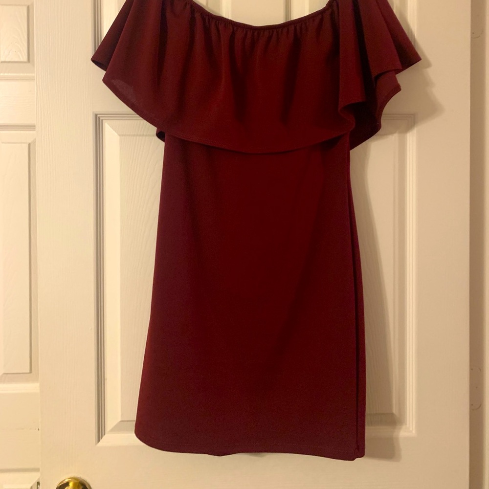 Burgundy strapless short dress
